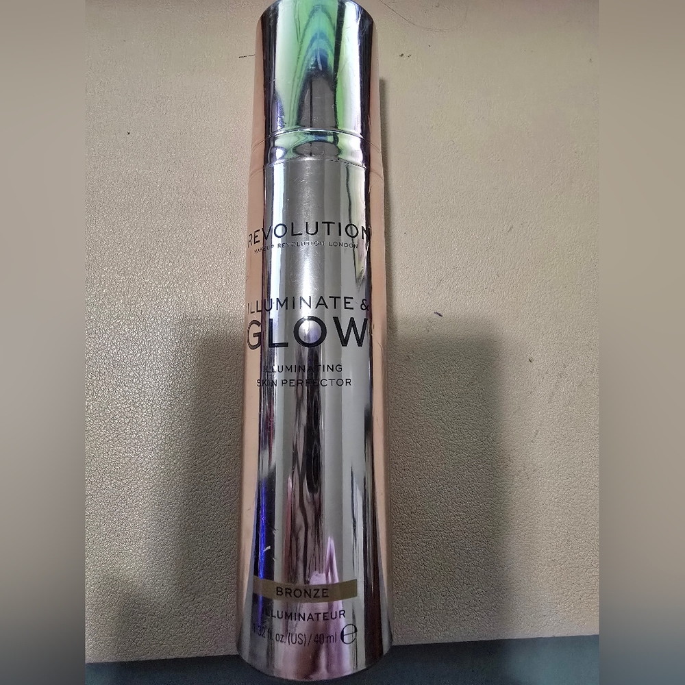 Revolution Illuminate & Glow Bronzer - Bronze